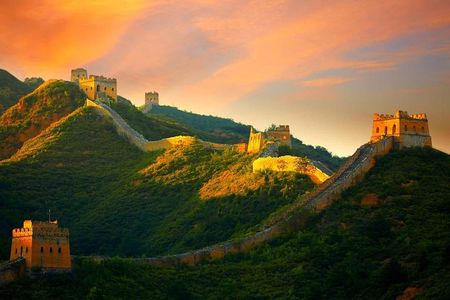 Private Night Tour to Gubei Water Town and Simatai Great Wall with Cable Car