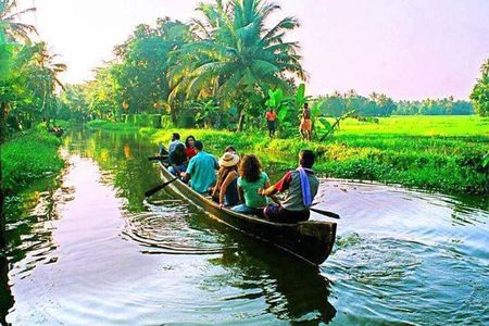 Alappuzha Backwaters in Private Houseboat with Lunch, Pick & Drop