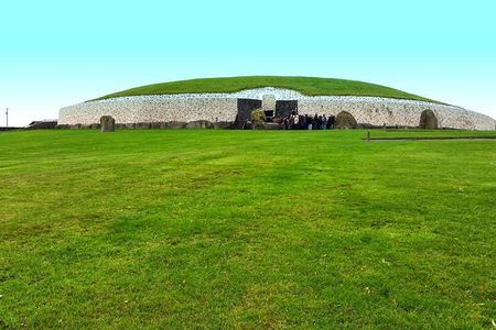  Day Trip from Dublin : New Grange , Knowth, Trim Castle and the Hill of Tara