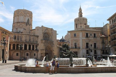 Valencia Old Town Tour with Wine & Tapas in 11th Century Historic Monument