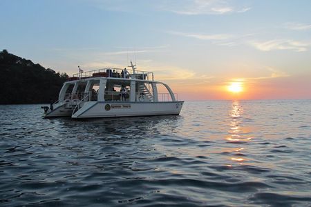 Catamaran Cruise from Manuel Antonio with Snorkeling