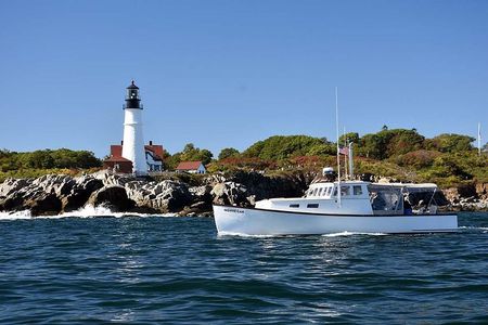 Maine Fall Foliage Private Lobster Boat Cruise with Local Drinks