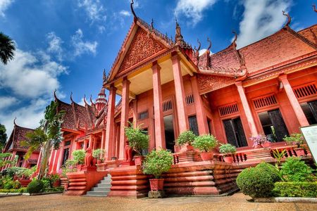 4 Hours Private Phnom Penh National Museum and Royal Palace Tour