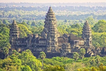  2-Day Best of Angkor Wat and Tonle Sap Lake Tour