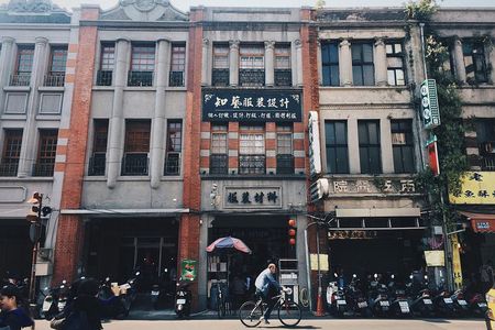 Private Longshan Temple and Dadaocheng Walking Tour