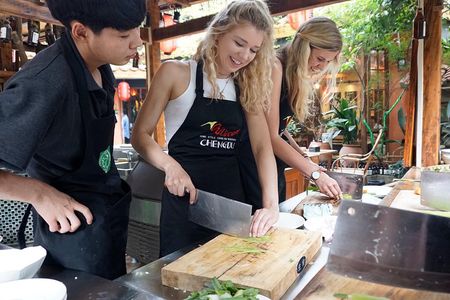Half-Day Chengdu Cooking Class with Local Market Visit