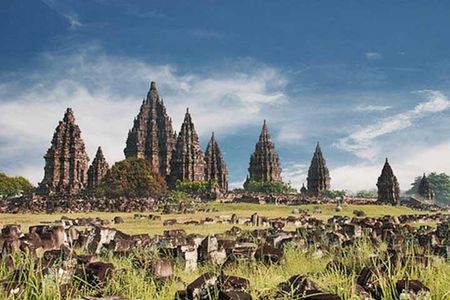 Borobudur & Prambanan in Yogyakarta, train to Malang, hike Bromo & Ijen // 4D3N