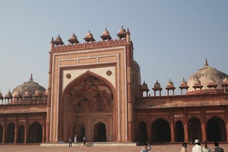 Guided Fatehpur Sikri & Abhaneri Tour From Agra To Jaipur By Car 