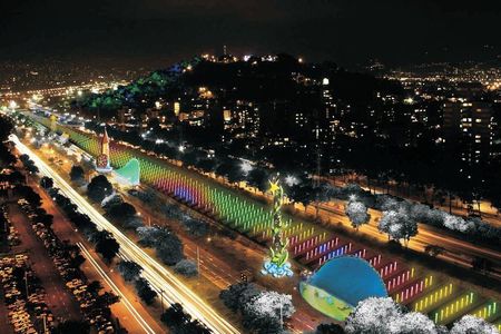Combo Tour: Street Art, Christmas Lights and Food Tour in Medellin
