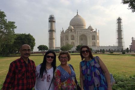 Sunrise Taj Mahal Private Tour from Delhi with Guide