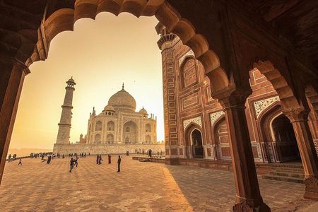 Same Day Taj Mahal Tour by Gatimaan Train from Delhi with SUV Cars