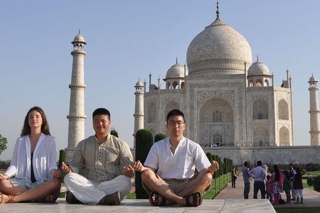 Private Trip to Taj Mahal With Front & Reverse View