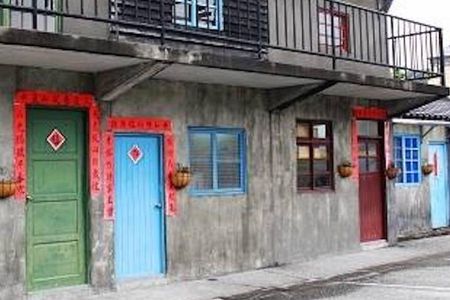 2-Hour Vegetarian Private Walking Tour - S.Y.S. Memorial Hall & 44 South Village