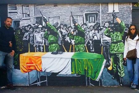Belfast’ political war and peace private taxi tour 2 hrs