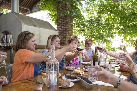 Healdsburg Small-Group Food and Wine Walking Tour