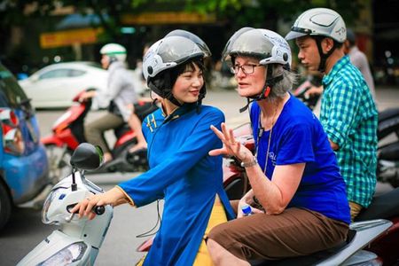 Ho Chi Minh City: Pho-nomenal Street Food Tour on Two Wheels