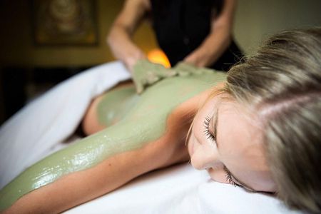 Akrotiri: 2-Hrs Face & Body Ritual, Pool access, wine & fruits