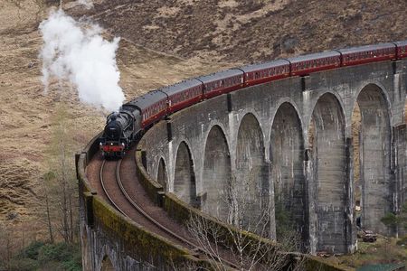 Glasgow: Eilean Donan, Loch Ness & Glenfinnan - 2 Day Tour