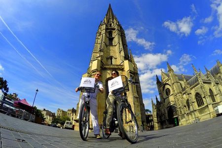 Bordeaux Essentials Sightseeing Bike Tour with a Local Guide