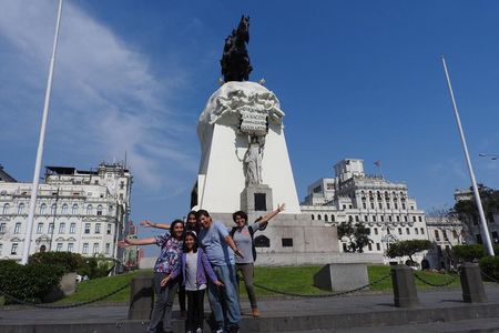 LIMA: Local Market + highlights City Tour + Catacombs