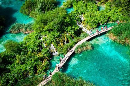 Zadar to Plitvice lakes: Guided tour with pre-booked tickets