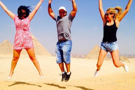 Day-Tour To Giza Pyramids, Great Sphinx, Egyptian Museum & Khan El Khalili