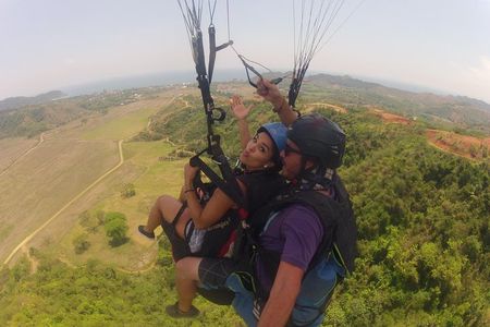 Paragliding Flight Las Terrazas 900 ft minimum guaranteed.