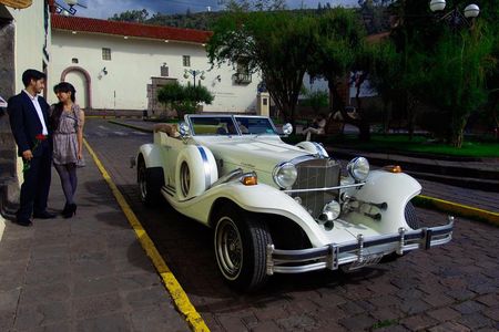 Cusco Romantic Escape: 2 hours Vintage Excalibur Car Tour in Cusco