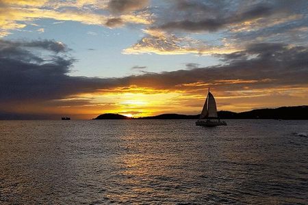 Sunset Sail with Cocktails and Appetizers