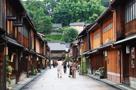 Kanazawa Private Walking Tour with a Local