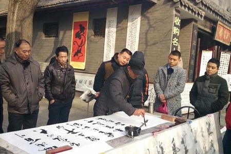 Xi'an Walking Tour: City Wall, Shuyuanmen Street, and Muslim Quarter
