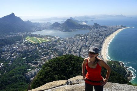 Experience Favela: Two Brothers Hike and Vidigal Tour 