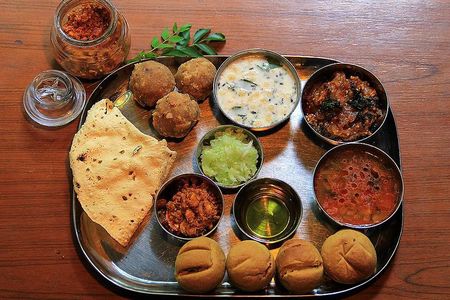 Traditional Dinner with Indian Family in Jaipur With Transfers