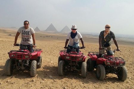 1.5-Hour Quad Bike Tour Around the Giza Pyramids from Cairo