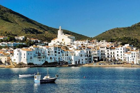 Dalí Museum and Costa Brava Small Group Tour from Girona