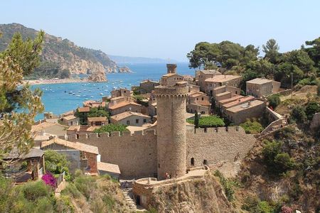 Costa Brava Day Tour with Boat Trip from Barcelona 