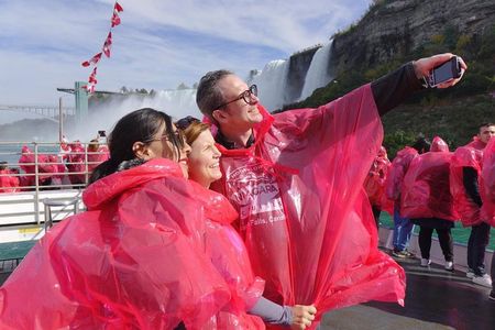 Luxury Small-Group Niagara Falls Day Tour from Toronto with Hornblower Cruise