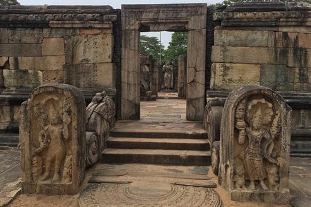 Private tours in Sri Lanka 7 N/8 days for Group of 5-6 people 