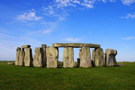 Private Chauffeured Minivan Tour of Stonehenge from London