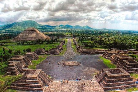 Mexico City Private Tour with Teotihuacan, Murals, Guadalupe Basilica