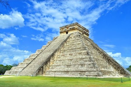 Private Tour: Archaeological Sites of Tulum, Chichen Itza and Cenote from Playa del Carmen or Tulum
