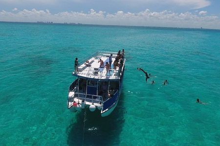 Catamaran Tour to Isla Mujeres all Included
