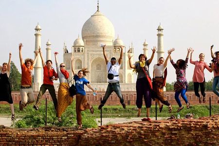 Day Trip To Taj Mahal from Delhi By Luxury Car with 5* Lunch
