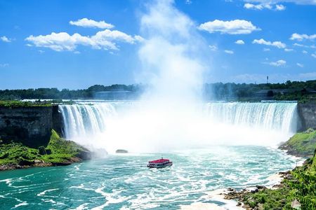 Niagara Falls Tour with Cruise and optional lunch from Niagara