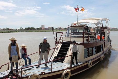 One-Way River cruise/road tour from Phnom Penh to Siem Reap or Siem Reap to PP