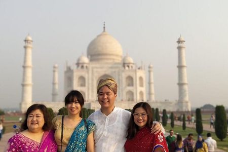 Taj Mahal skip the line - Luxury Tour