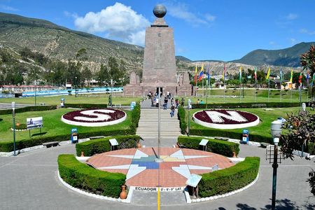 Private middle of the world monument tour + Pululahua volcano 