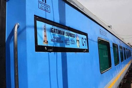 Taj Mahal by Superfast Train Gatimaan Express