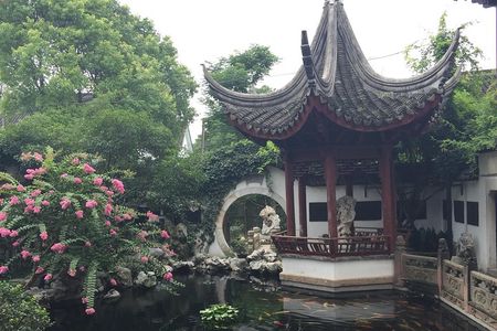 Private Zhujiajiao Ancient Town and Harmony Garden Day Tour with Gondola Ride