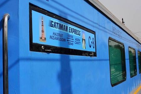 1 Day Taj Mahal Tour & Agra Fort by Gatimaan Express From Delhi